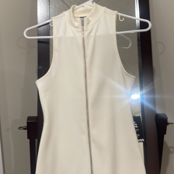 NWT- Express Knee Length White Bodycon Dress with Front Silver Zipper - Picture 6 of 7